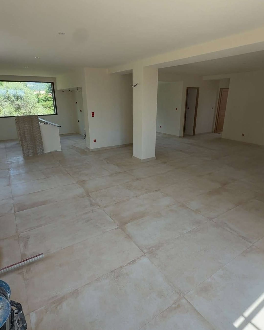 Carreleur à Arles, pose de carrelage dans une maison en rénovation